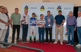 La gente del San Blas festejando la octava victoria y consagración de la invicta Mi Pinga.