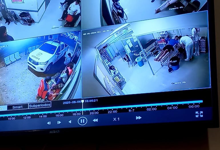 Imágenes del circuito cerrado provistas por el director del Hospital Distrital de San Ignacio, donde se observa que el paciente está siendo atendido por los profesionales de enfermería.