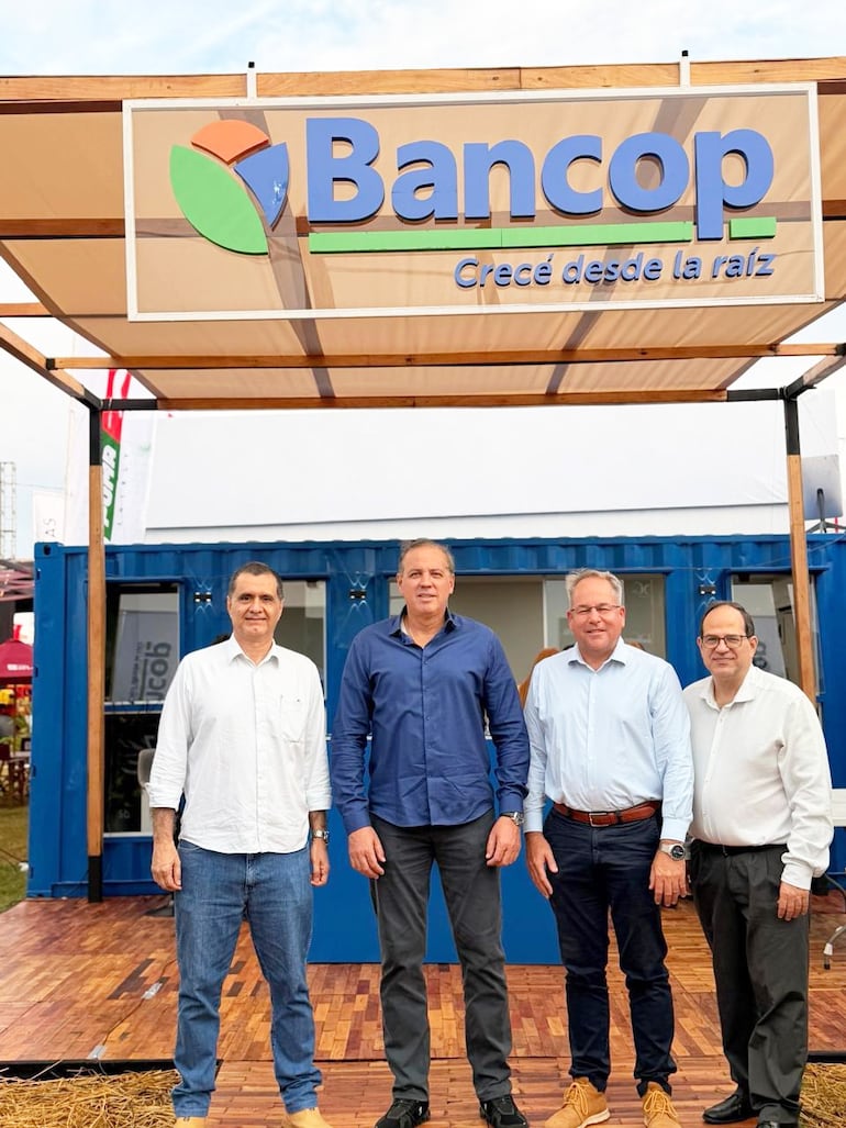 Jorge Woitschach, Dimas Ayala, Michael Harder  y Humberto Orrego.