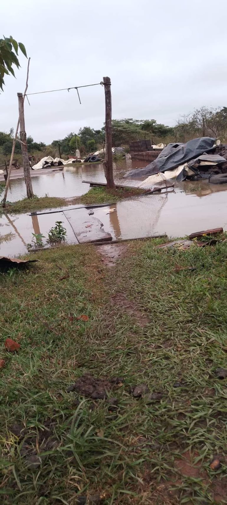 Crecida del río Paraná y lluvias paralizan olería y afectan la actividad turística en Ayolas