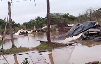 Repunte del nivel del río Paraná y las lluvias registradas paralizaron la elaboración de ladrillos en Ayolas.