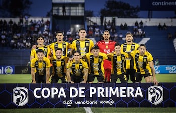 El equipo que presentó el entrenador de Guaraní, Ariel Galeano para visitar al Sportivo 2 de Mayo en la "Terraza del país".