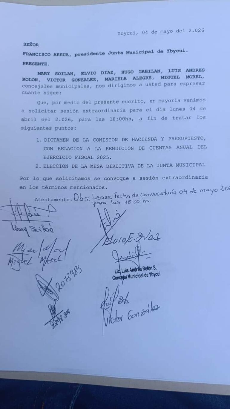 Facsímil de la nota de convocatoria firmada por siete concejales para una sesión extraordinaria que el presidente de la Junta de Ybycuí califica de ilegal.