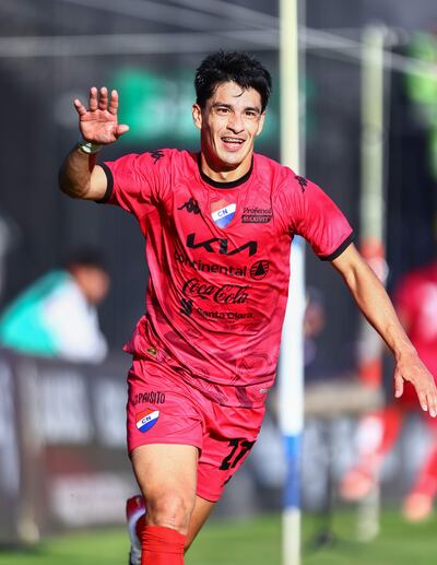 Richard Fabián Prieto (28 años) da rienda suelta a su alegría tras registrar su gol con el que Nacional derrotó a Libertad por 1-0.