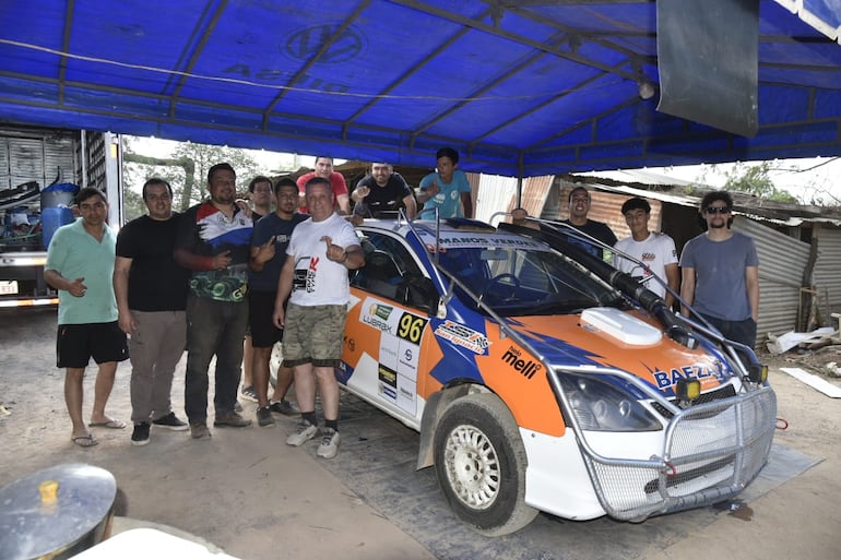 El Honda Civic Type R EP3 de Nicolás Baeza y Luis Cabo de Vila en el taller del equipo en la ciudad de Mariscal Estigarribia, Paraguay.
