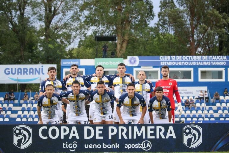 El equipo de Sportivo Trinidense, que derrotó a Sportivo Luqueño, por la fecha 17 del Torneo Clausura 2025.