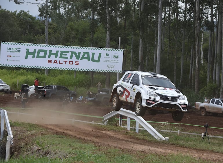 Bruno Llano, Leo Suaya y un gran salto para la victoria en la RC2B.