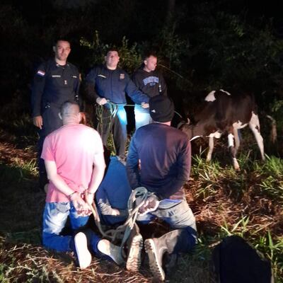 Detienen a tres personas en flagrancia en Villeta. Se trata de presuntos abigeos.