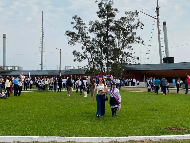 Familias acompañaron la recordación realizada en Caraguatay.