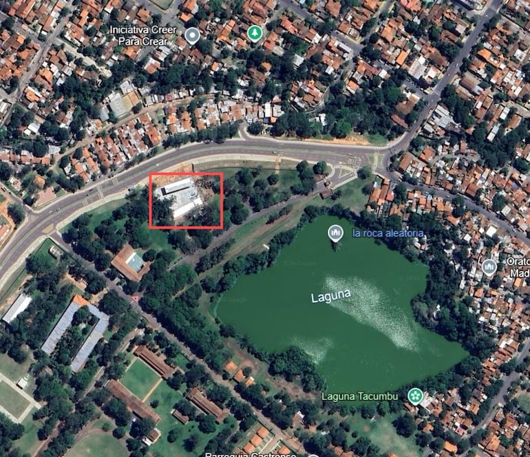 Ubicación de la estación de servicio (en recuadro rojo), junto a la Laguna Tacumbú.