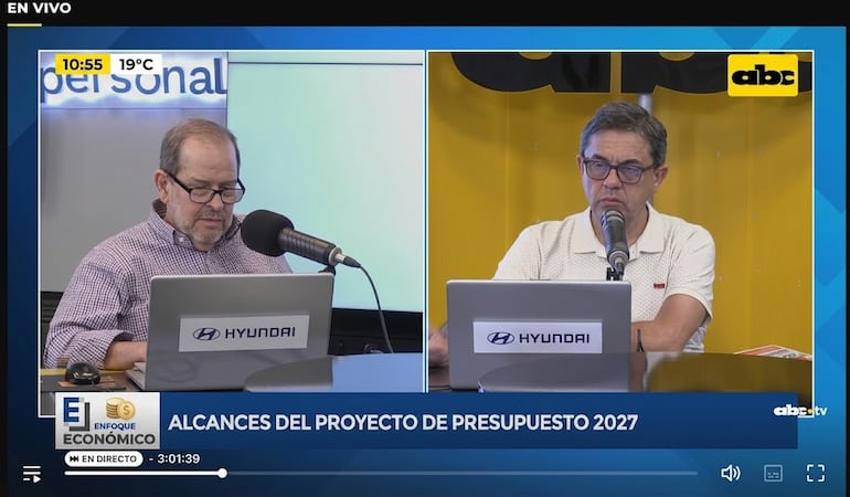 El exministro de Hacienda y economista Manuel Ferreira y el periodista Roberto Sosa este sábado en el curso del programa Enfoque Económico emitido por ABC TV. (Imagen captura de pantalla).