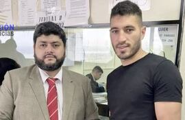 Gastón Olveira, con el abogado Marcos Lezcano.