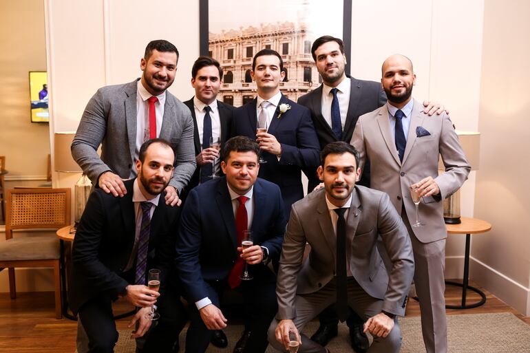 Los amigos del novio.