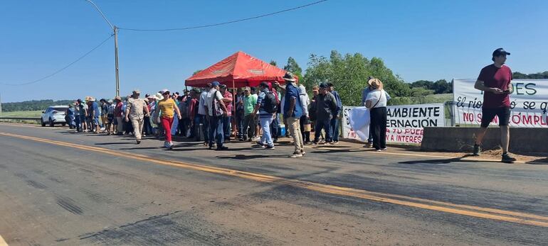 Manifestaci&oacute;n por contaminaci&oacute;n del r&iacute;o Pirap&oacute;