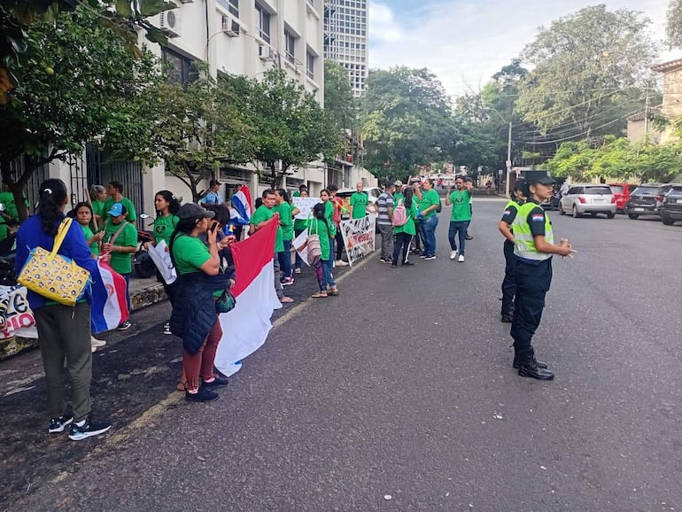 Falta de insumos ya genera problemas cardíacos en niños dializados, denuncia asociación