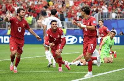 Cristiano Ronaldo se dispone a festejar uno de sus goles marcados a Uzbekistán. Marcó el menos un gol en las seis ediciones disputadas en la Copa del Mundo.