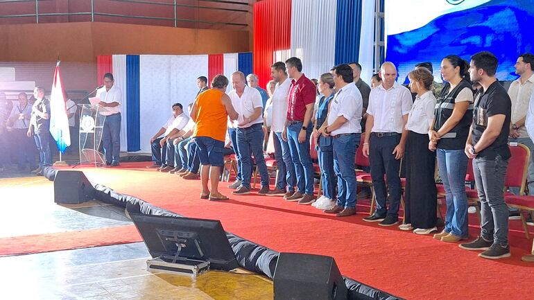 Entrega de aportes con la presencia del Presidente Santiago Peña y Ministros en Cambyretá.