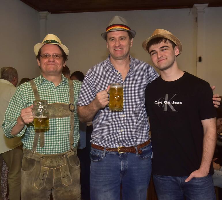 Hernán Fernández, Jorge Nill y Alejandro Nill.