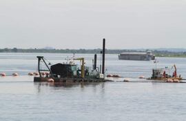 Dragado del río Paraguay.