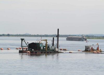 Dragado del río Paraguay.
