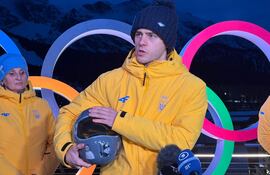 “Lo he utilizado en los entrenos (...) y lo usaré el día de la carrera”, declaró en conferencia de prensa Vladyslav Heraskevych, piloto de skeleton.