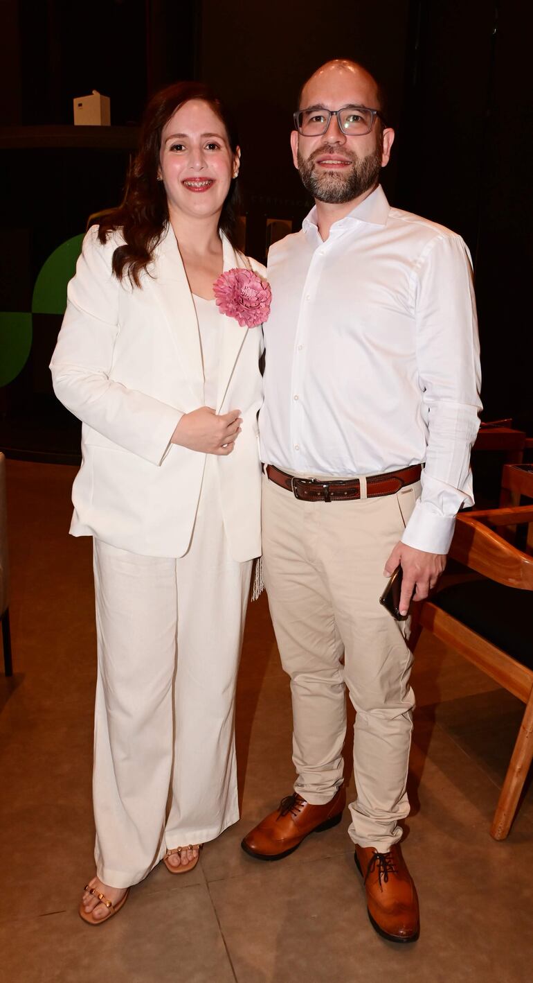 Mónica Espínola y Tomohiro Igaue.