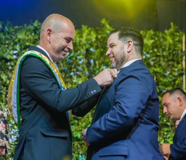 Intendente municipal de Cambyretá Jaime Hinterleitner (ANR-HC) y el exintendente interino y actual concejal Christian Matoza (PLRA).