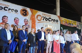 Miguel Prieto y otros referentes en un acto de apoyo a la candidata a la intendencia de San Lorenzo, Luz Bella González, y los aspirantes a ediles de la Lista 3.