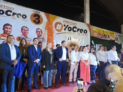 Miguel Prieto y otros referentes en un acto de apoyo a la candidata a la intendencia de San Lorenzo, Luz Bella González, y los aspirantes a ediles de la Lista 3.
