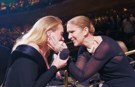Emotiva postal del reencuentro de Adele y Céline Dion en Las Vegas, el pasado fin de semana.