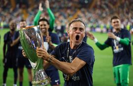 Luis Enrique Martínez García (55 años), actual entrenador del Paris Saint-Germain, elegido como el mejor entrenador del fútbol masculino en los premios The Best de la FIFA.