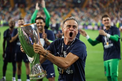 Luis Enrique Martínez García (55 años), actual entrenador del Paris Saint-Germain, elegido como el mejor entrenador del fútbol masculino en los premios The Best de la FIFA.