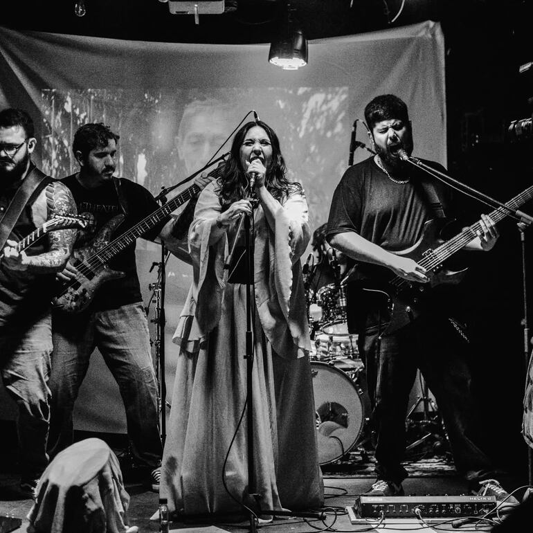 De izquierda a derecha: Hugo Adorno, Heriberto Mieres, Loreley Llanos Medina, Waldo Colmán y Ariel Candia. Foto: Alejandro Brugada.