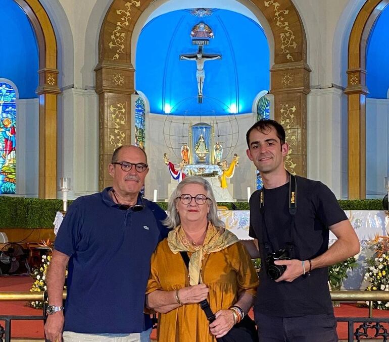 Familia francesa se vuelve devota de la Virgen de Caacupé