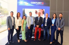 Directivos y colaboradores de Century Systems.