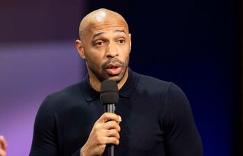 Thierry Henry, ex futbolista francés que actualmente se desempeña como comentarista para la cadena Fox Sports.