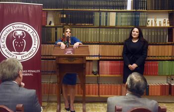 Las Dras. Claudia Criscioni y Yolanda Morel, durante la presentación de la obra "Derecho Penal Economico 1".