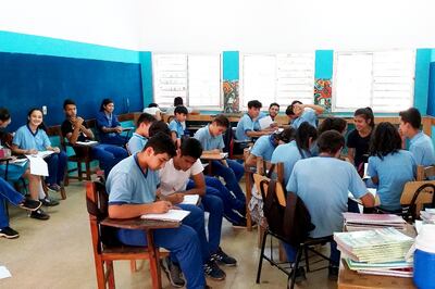 Alumnos del Centro Educativo Privado Subvencionado SOS Hermann Gmeiner dando clases a días de finalizar el año escolar.