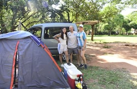 Hinchas de Racing que acamparon en el Parque Seminario