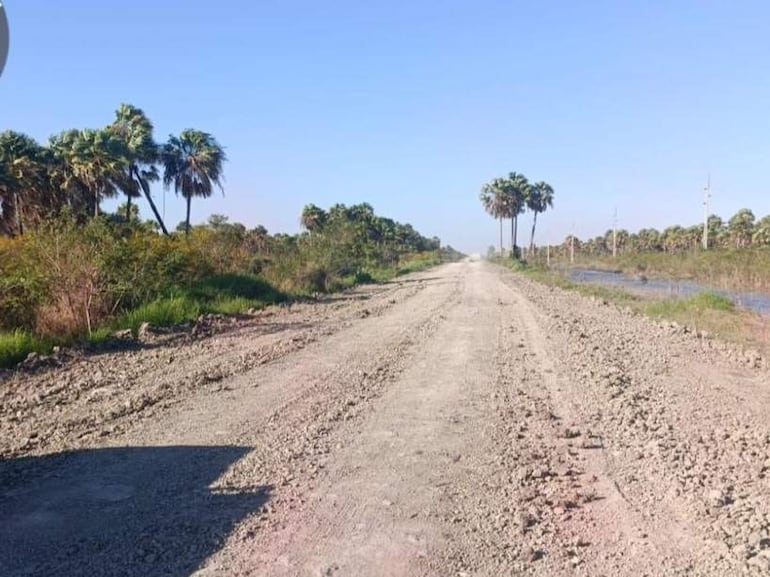 Precaria reparaciòn del camino para llegar a Fuerte Olimpo