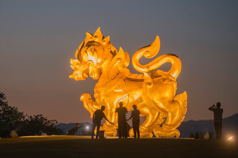 En cuanto a la relación del caballo con otros signos, este año favorece especialmente al Tigre y al Perro, quienes encontrarán oportunidades de expansión y tomarán decisiones con mayor seguridad.