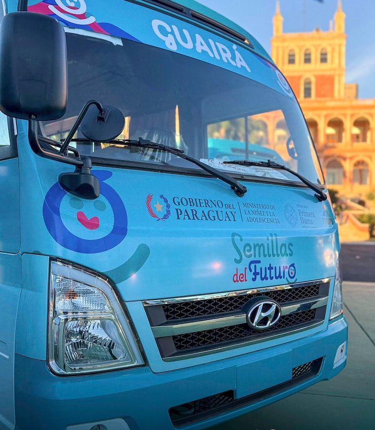 Las unidades recorrerán los 17 departamentos y Asunción, acercando espacios de lectura, aprendizaje y estimulación temprana a miles de niños y niñas.