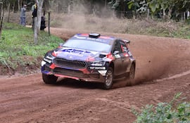 En la tracción integral, Migue Zaldívar (Škoda Fabia RS Rally2 ) sigue en la punta del clasificador.