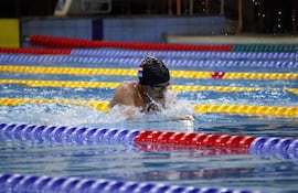 El nadador Melvin Arnaldo Caballero Ochoa , ganador de cinco medallas en los JEEN2026, representará a Paraguay en Chile.