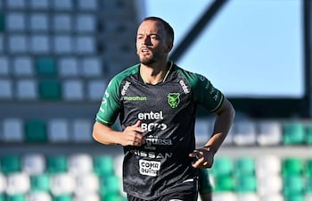 El delantero paraguayo nacionalizado boliviano, Juan Sinforiano Godoy Viñales (32 años), quien representará a la Verde, en la repesca por ganarse el boleto al Mundial 2026.