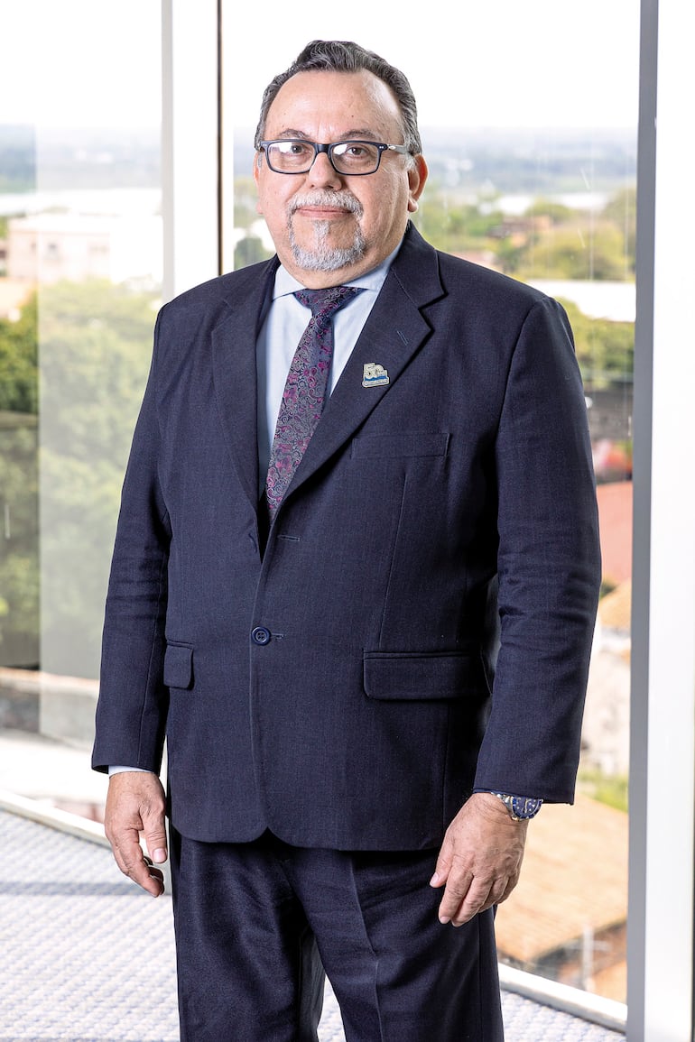 Lic. Eladio Gonzalez, gerente administrativo.