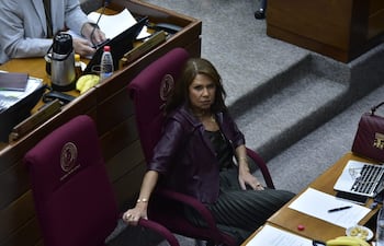 Celeste Amarilla (PLRA), senadora.
