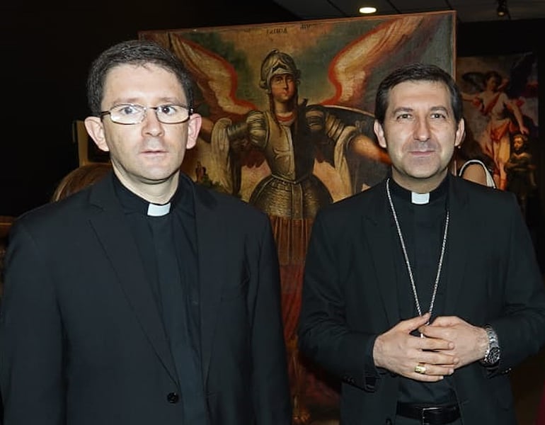 Padre Felipe y el nuncio apostólico Vincenzo Turturro.