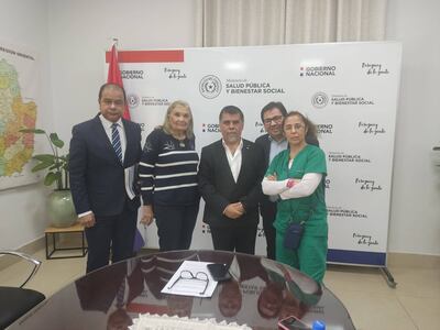 Autoridades del Círculo Paraguayo de Médicos se reunieron con el ministro de Salud, Julio Borba, para pedirle que se limiten los horarios de los residentes, entre otras mejoras dentro de la enseñanza de la medicina.
