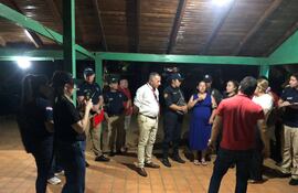 Momento de la reconstrucción del hecho en la vivienda de la víctima fatal.